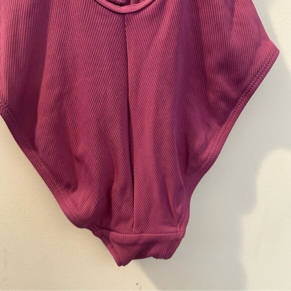Robin Piccone Amy One-Piece Swimsuit Purple V High  Women’s Size 4 - Picture 10 of 12